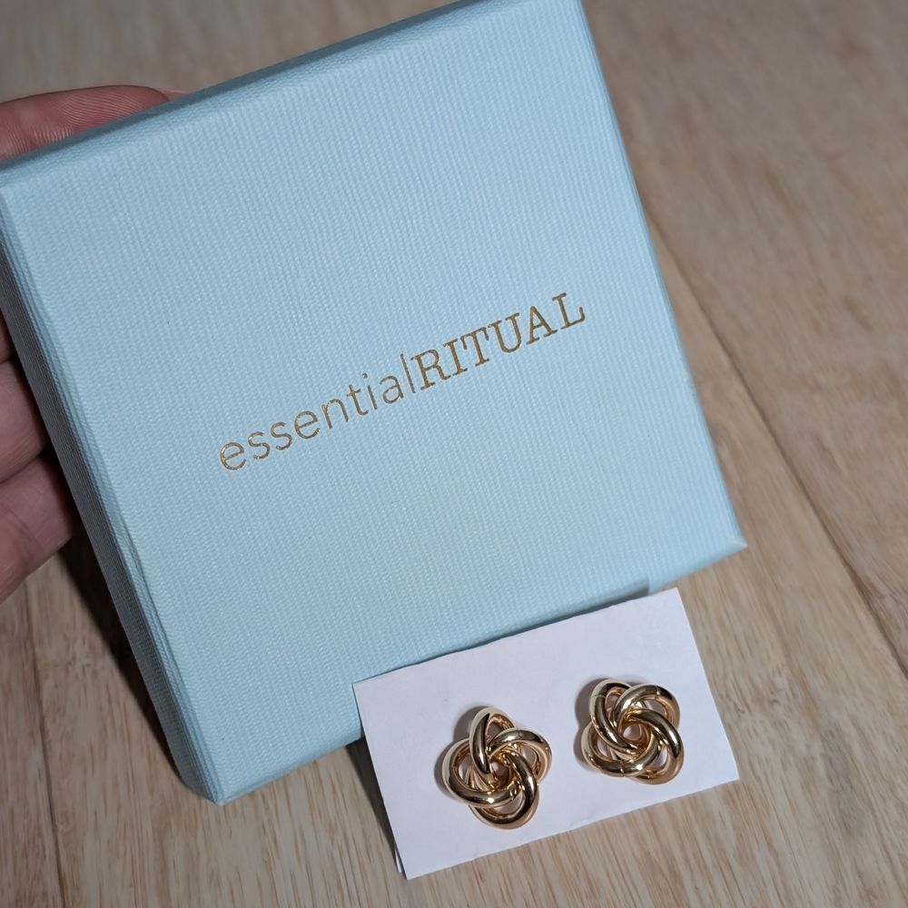 Elegant Gold Knot Earrings Brand New - Picture 2 of 5